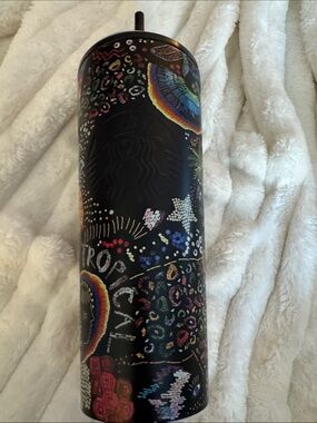 Starbucks x Farm Rio cup 
NWT 24oz